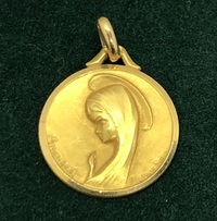 Médaille vierge Marie religieuse or jaune 18 carats ronde Poids 3.42 g